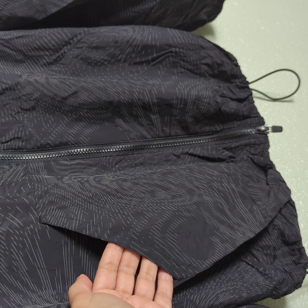 Fabletics Oversized Windbreaker Jacket. Small - image 5